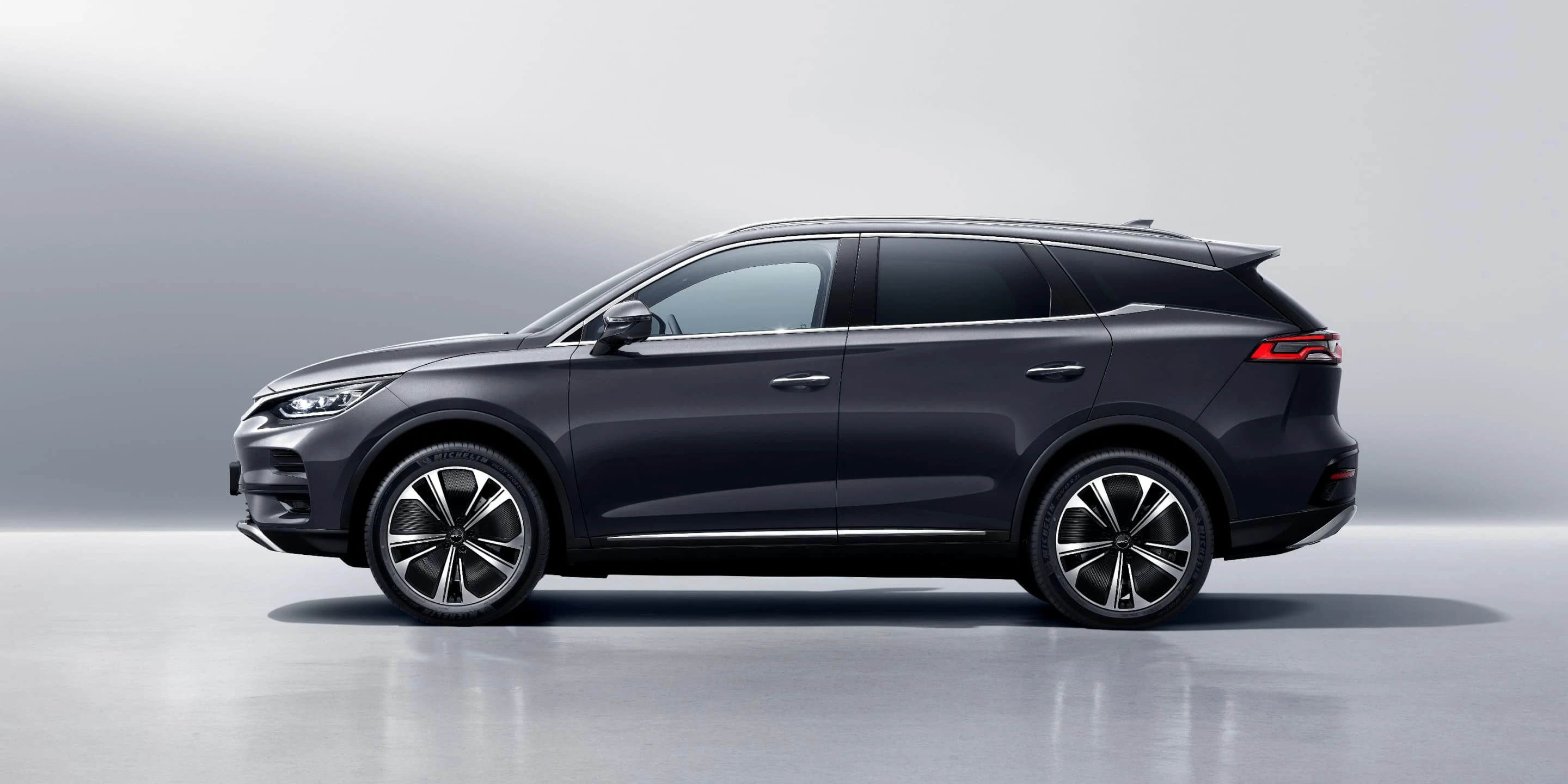 BYD Tang — Side View